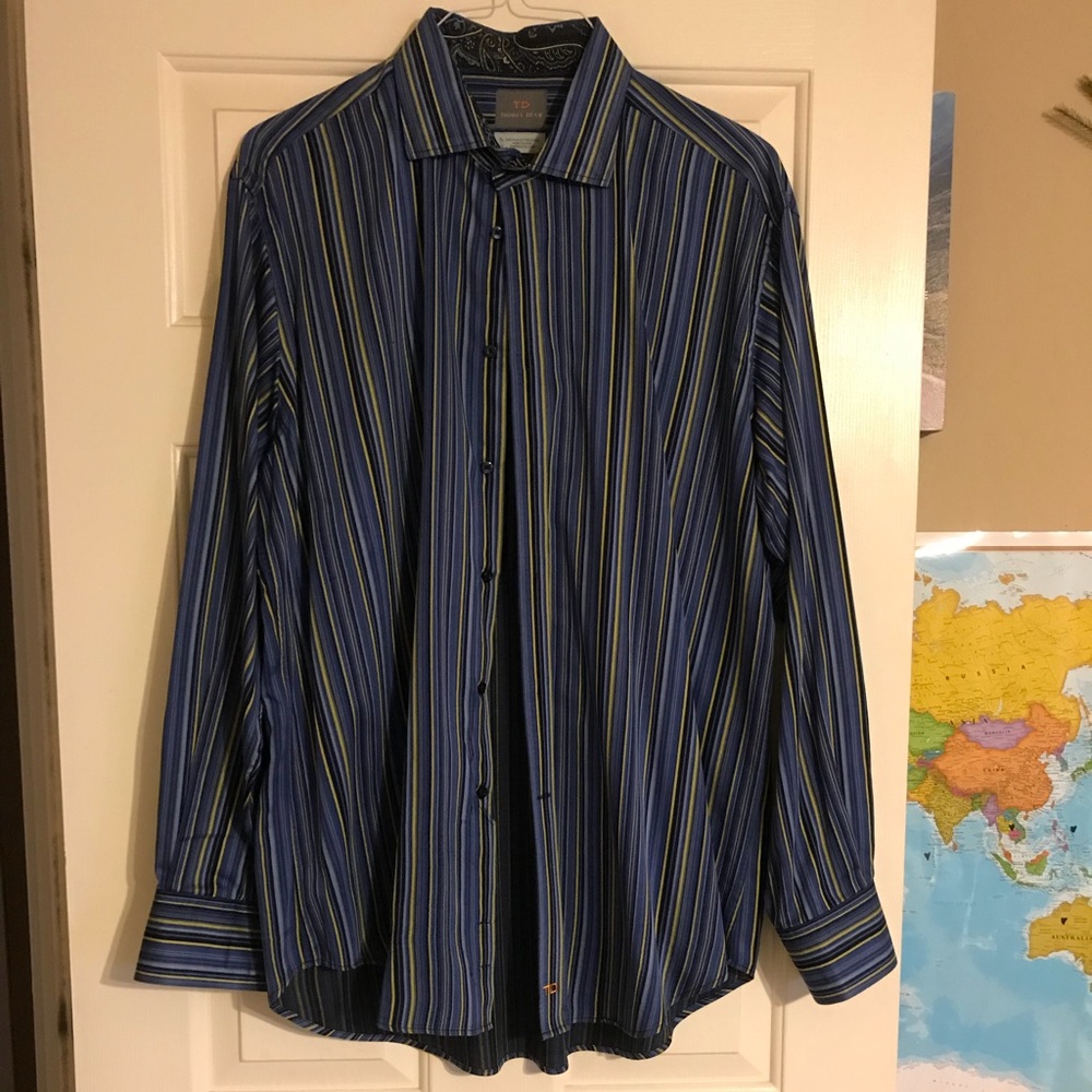 Men's Thomas Dean blue button up.